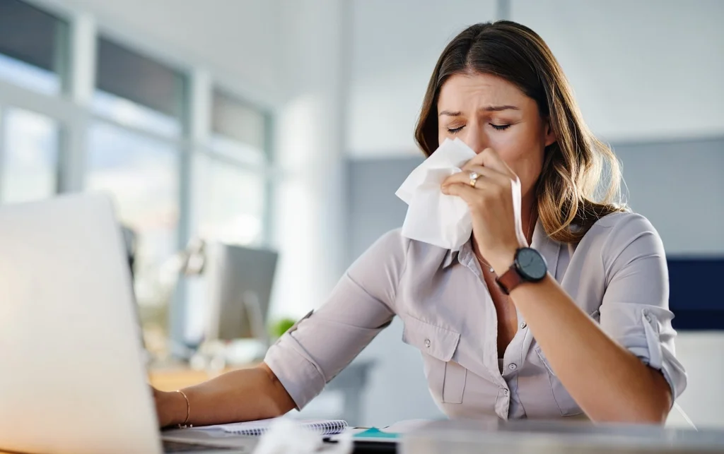 Fall Allergy Medicine and Dry Mouth: Why Your Teeth Notice the Change